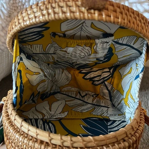 Handmade round Wicker purse. Brand New/ with tag. - Picture 3 of 3